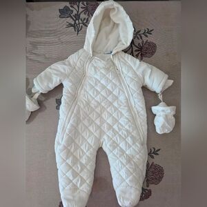 Snow suit full body suit 3-6 month white footie gloves infant baby zipper white